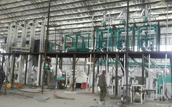 <a href=http://m.dlyrkj.cn/product/6/ target=_blank class=infotextkey>玉米深加工機(jī)械</a>