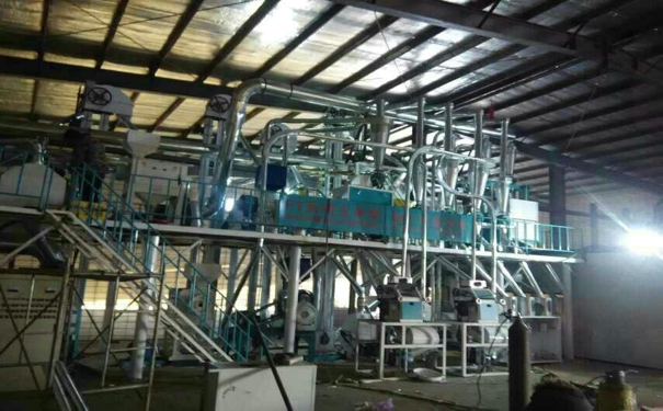 成套<a href=http://m.dlyrkj.cn/product/6/ target=_blank class=infotextkey>玉米深加工機(jī)械</a>